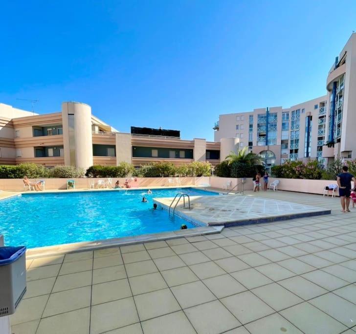 Joli Appartement Avec Piscine Sete Exterior photo